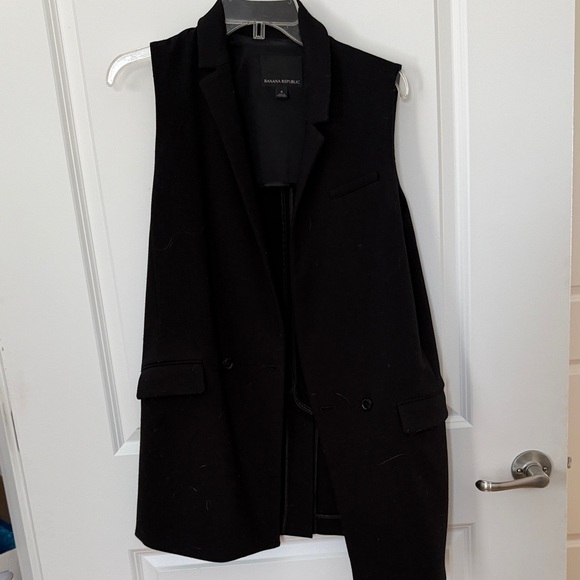 Banana Republic Jackets & Blazers - Banana Republic Black Sleeveless Blazer